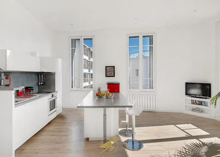 Апартаменти Grand T2 Hausmannien Face A La Gare - Thd Fibre - Park Proche - Clim