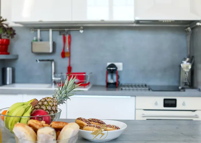 Grand T2 Hausmannien Face A La Gare - Thd Fibre - Park Proche - Clim *