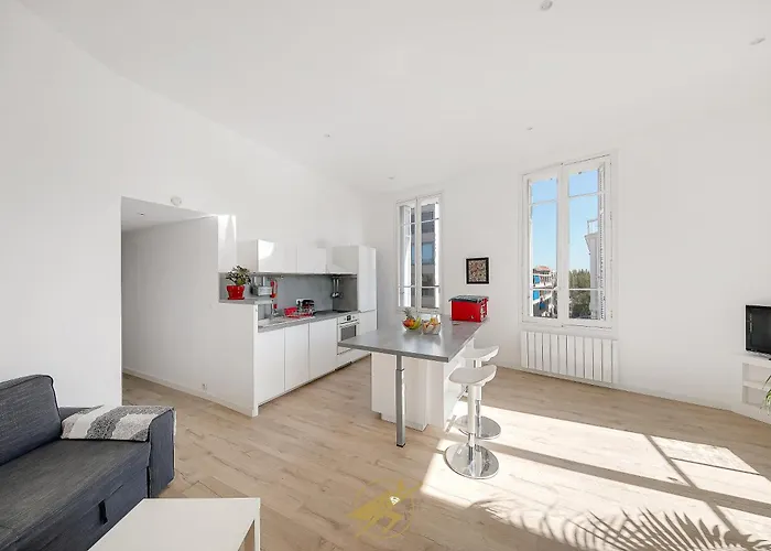 Апартаменти Grand T2 Hausmannien Face A La Gare - Thd Fibre - Park Proche - Clim