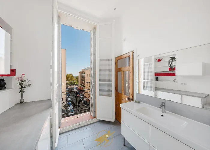 Grand T2 Hausmannien Face A La Gare - Thd Fibre - Park Proche - Clim * Єр