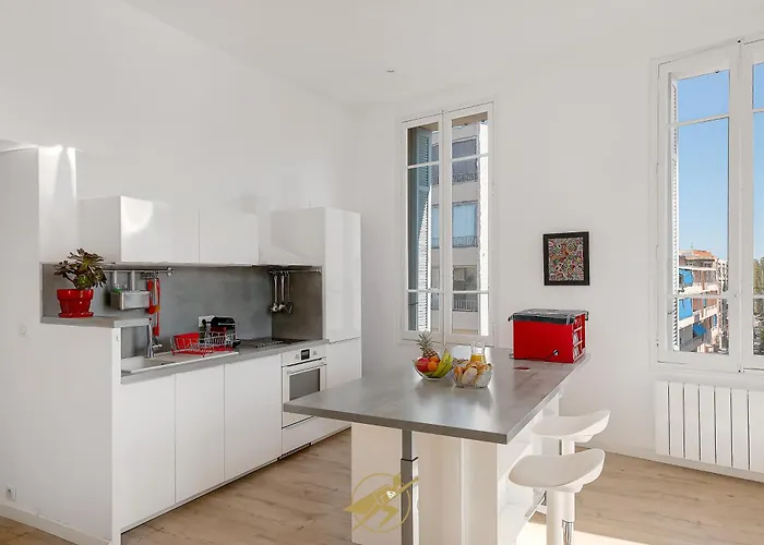 Grand T2 Hausmannien Face A La Gare - Thd Fibre - Park Proche - Clim Апартаменти